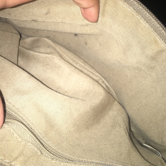 Selling a very nice brownish purse somewhat has alot of space - Picture 2 of 3